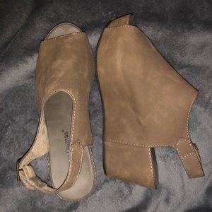 Pierre Dumas Brown Wedges